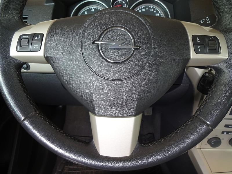 Opel Astra 1,6i 85kW - fotka 34 z 41