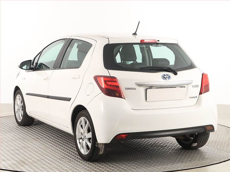 Toyota Yaris (2015) 1.5 Hybrid, Automat, Kůže - fotka 4 z 18
