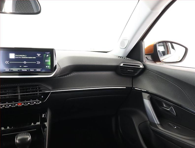 Peugeot 2008 (2020) 1.5 BlueHDi, Serv.kniha, Kůže - fotka 8 z 21