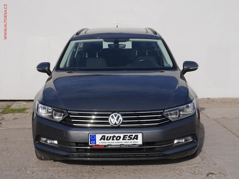 Volkswagen Passat (2015) 2.0 TDi, Comfortline, panor - fotka 2 z 18