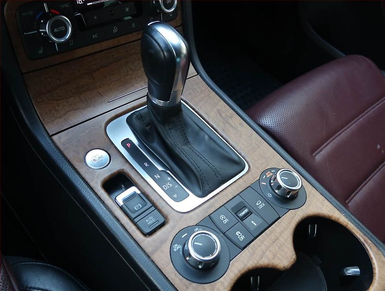 Volkswagen Touareg (2013) 3.0 TDI, 4X4, Automat, Navi - fotka 13 z 18