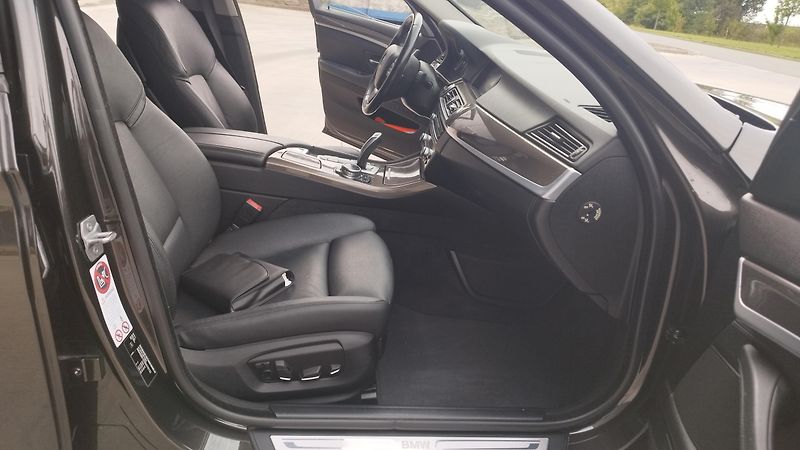 BMW Řada 5 (2014) 520d,X-drive,volat-608 081 843 - fotka 16 z 19