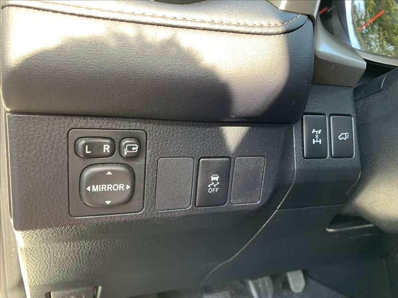 Toyota RAV4 2,2 D-4D AWD,ČR - fotka 19 z 25