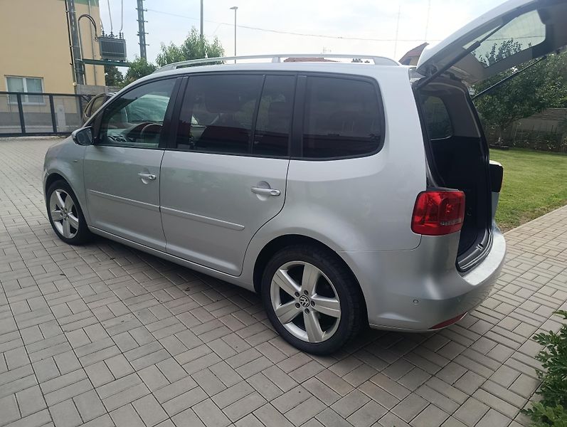 Volkswagen Touran (2015) 2.0TDI DSG-F1 PANORAMA  - fotka 3 z 20