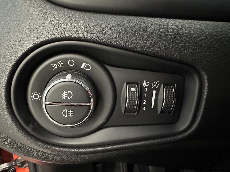 Jeep Renegade 2.0 MJT, 6MT, 4x4, CZ, 1.maj. - fotka 24 z 47