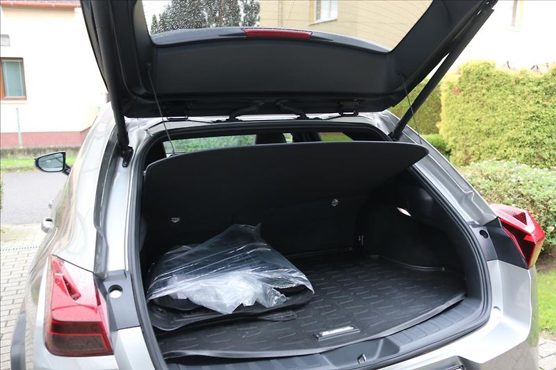 Lexus UX 250h 2,0 HEV, DSG, 1.Maj.  UX - fotka 53 z 64
