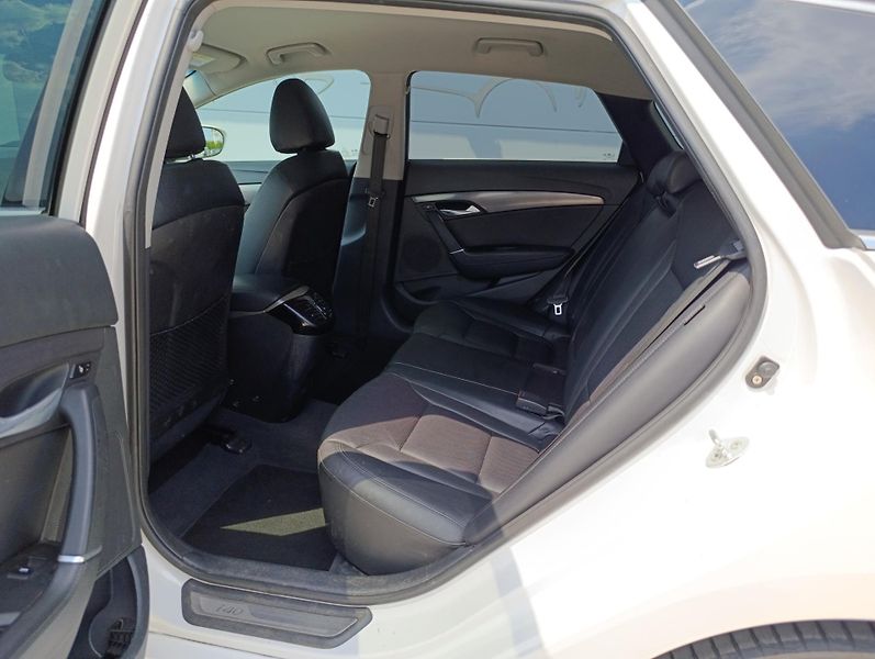Hyundai i40 1.7CRDi 100kW ČR  - fotka 13 z 34