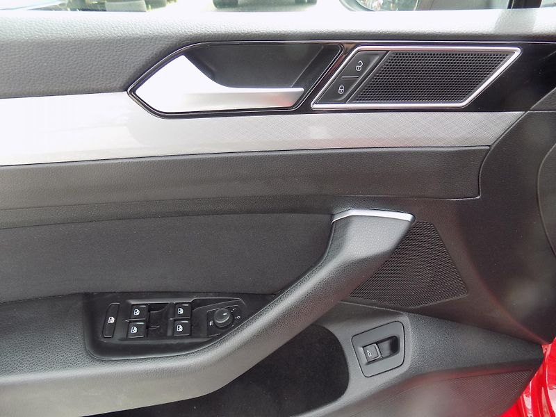 Volkswagen Passat 2,0 TDI DSG SUPERSTAV!!! - fotka 36 z 41
