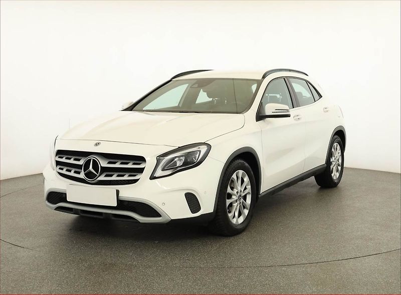 Mercedes-Benz GLA (2018) 200 d 4MATIC - fotka 2 z 18