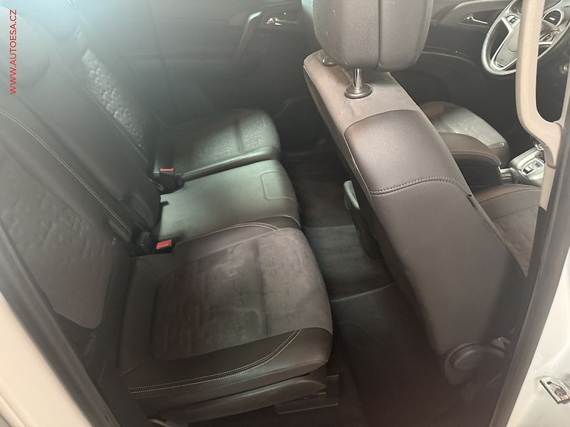 Opel Meriva (2013) 1.4i, ČR, AC, panor - fotka 12 z 19