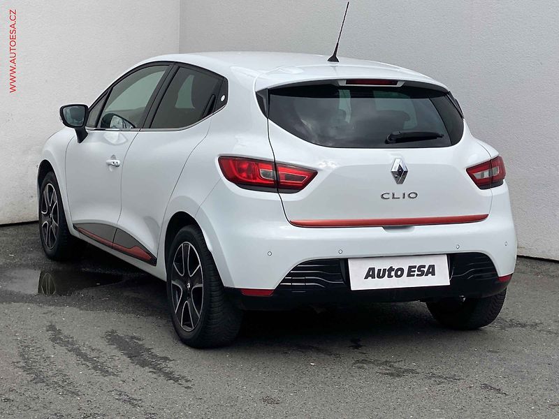 Renault Clio (2013) 1.2 i, ČR, AC, výhřev sed - fotka 6 z 17