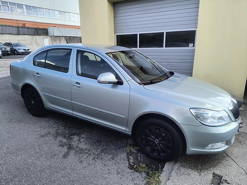 Škoda Octavia (2009) 1.6 MPi 75KW/AC/PC/PDC/TAŽNÉ - fotka 3 z 47