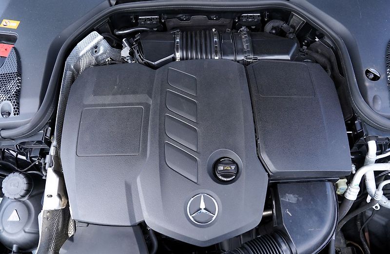 Mercedes-Benz Třídy E E 220d AMG/LED/AT9/kůže - fotka 10 z 46