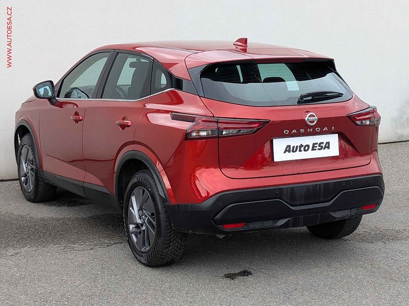 Nissan Qashqai (2023) 1.3DIG-T, 1.maj,ČR, AC, temp - fotka 4 z 17