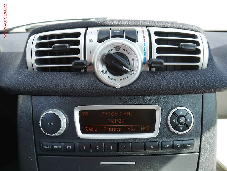 Smart Fortwo (2012) 1.0i, AT - fotka 11 z 12