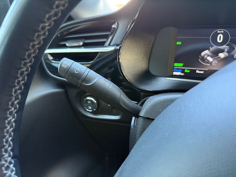 Opel Corsa e 50kWh Elegance - fotka 29 z 37