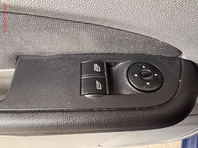 Ford Focus (2008) 1.6i, AC, temp - fotka 12 z 14
