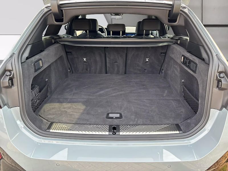 BMW Řada 5 530e xDrive M-Sport Pro Pano H - fotka 15 z 17