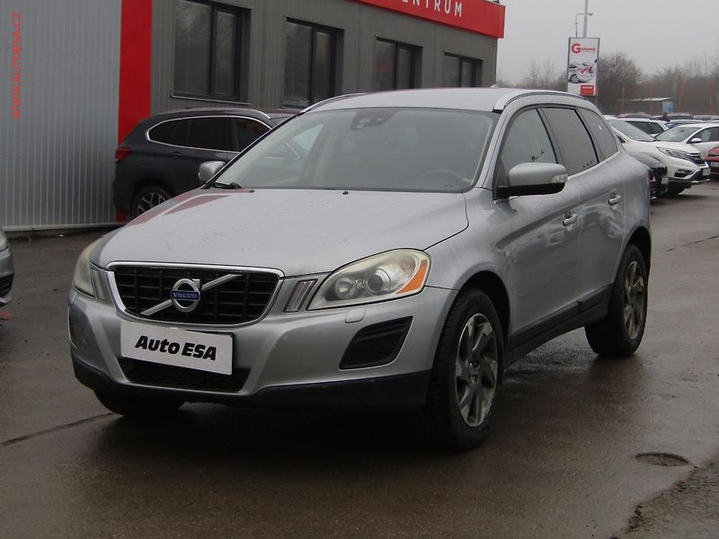 Volvo XC60 (2012) 2.4 D 4x4, xenon, kůže - fotka 3 z 19
