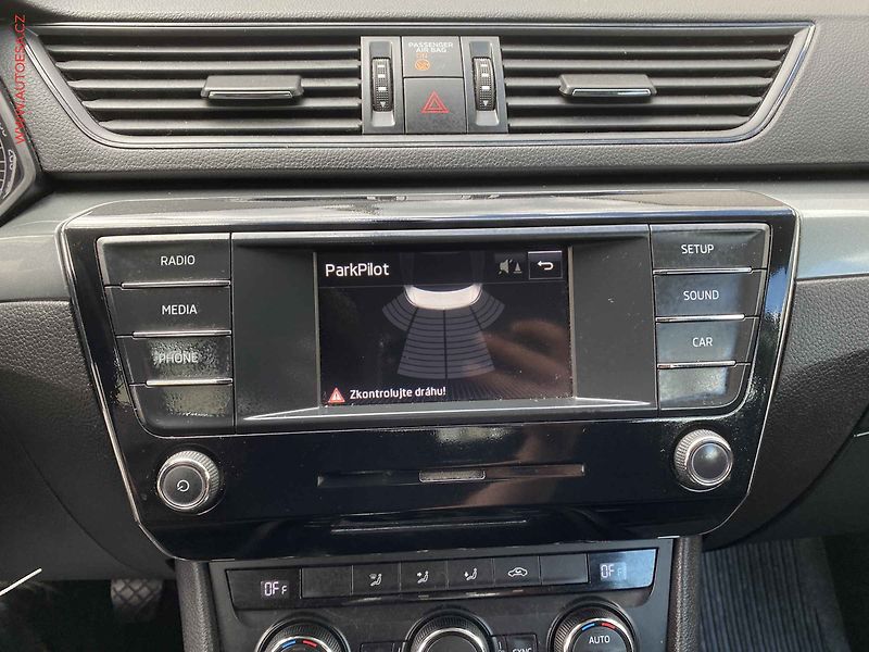 Škoda Superb (2015) 2.0 TDi, ČR, Active - fotka 16 z 16