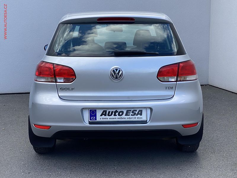 Volkswagen Golf (2010) 1.6 TDi, ČR, Trendline, AC - fotka 5 z 16