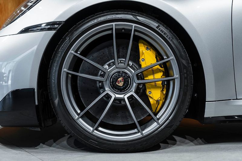 Porsche 911 Turbo S - fotka 6 z 22