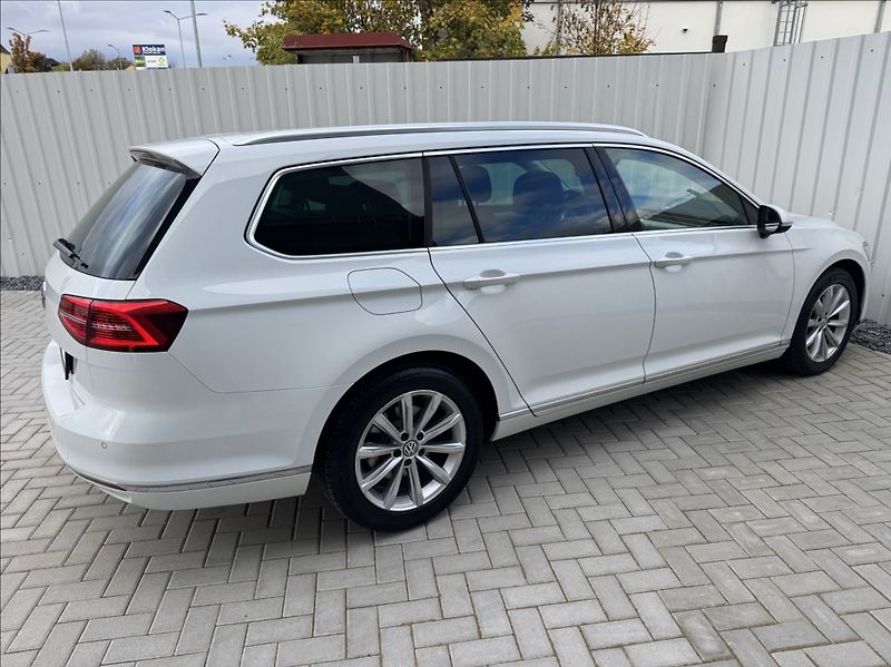 Volkswagen Passat 2,0 TDI HIGHLINE DPH 1.maj ČR - fotka 13 z 50