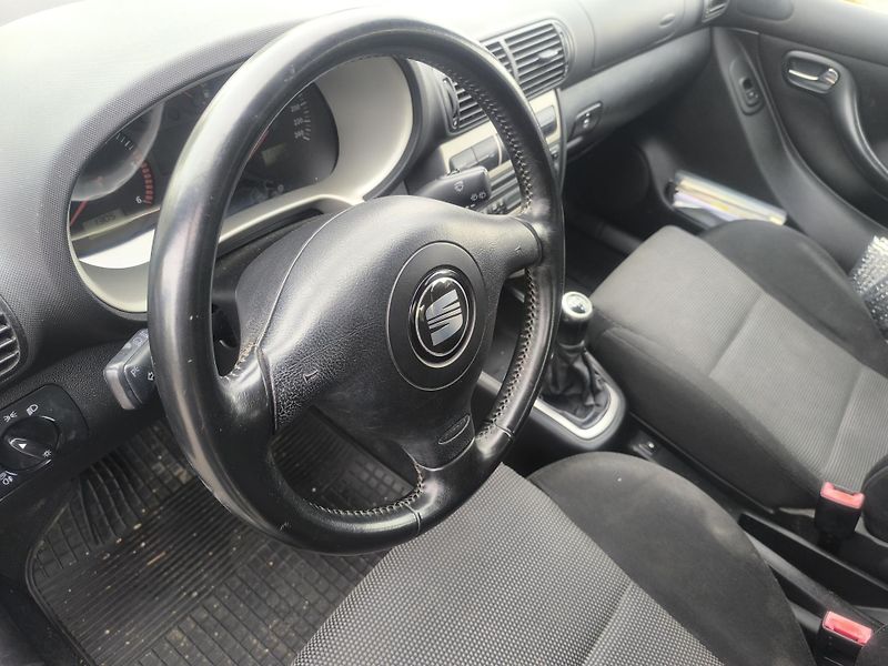 Seat Leon TDI66KW,KRÁSNÝ,110KM, SERVISKA - fotka 18 z 20