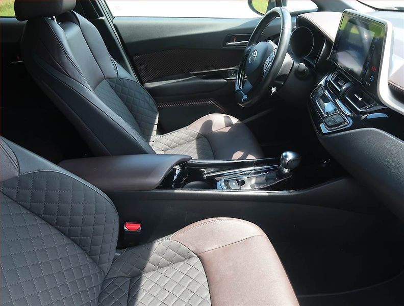 Toyota C-HR (2018) 1.8 Hybrid - fotka 9 z 18