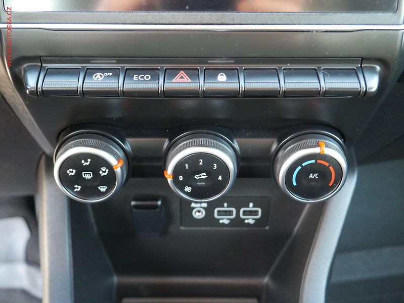 Renault Clio (2022) 1.0 TCe, 2.maj,ČR - fotka 13 z 17