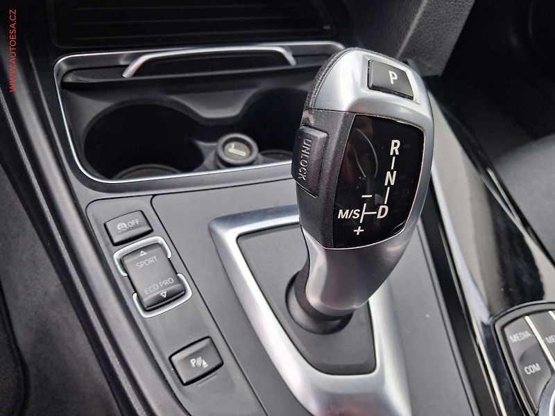 BMW Řada 3 (2018) 1.5T 318i, Sport Line, AT - fotka 14 z 22