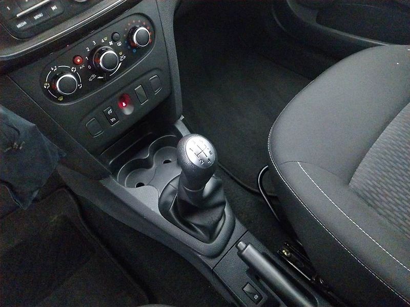 Dacia Logan (2018) 0.9 TCe, Serv.kniha, Tempomat - fotka 13 z 15