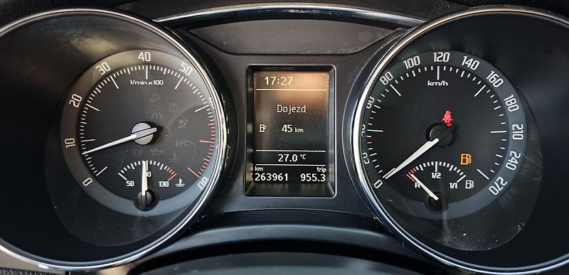 Škoda Superb 1.4 TSI 92 kW,TAŽNÉ,SERVISKA - fotka 22 z 50