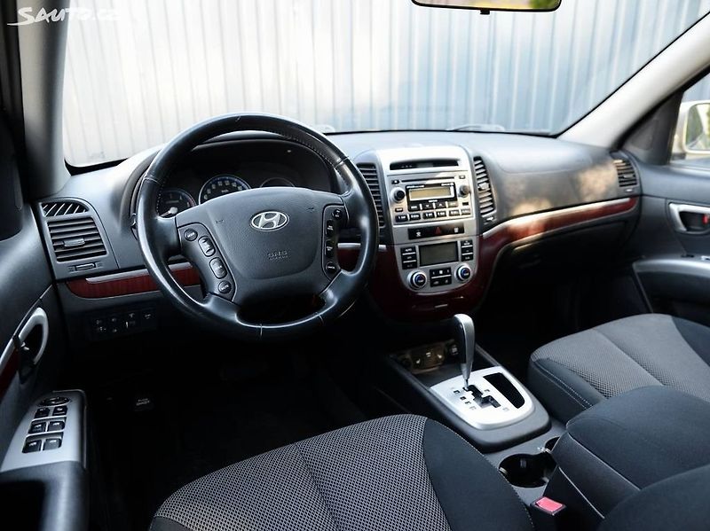 Hyundai Santa Fe (2009) 2.2 CRDI 4X4 7 MÍST PREMIUM - fotka 12 z 21