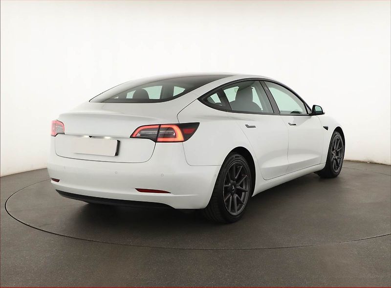 Tesla Model 3 (2021) Std Range Plus 55kWh, SoH 78% - fotka 5 z 20
