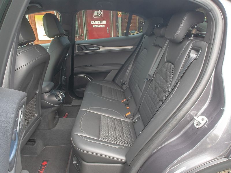 Alfa Romeo Stelvio (2023) 2.0T Q4 MAT - NAVI - fotka 48 z 62