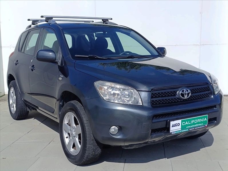 Toyota RAV4 2,2 D-4D 4x4 Aut.klimatizace - fotka 4 z 32