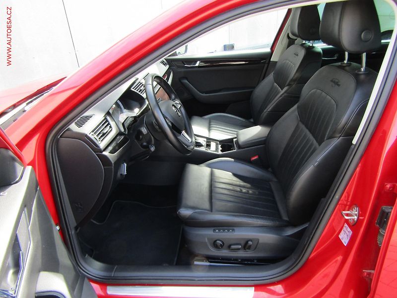 Škoda Superb (2018) 2.0 TDi, ČR, L&K, DSG, kůže - fotka 9 z 17