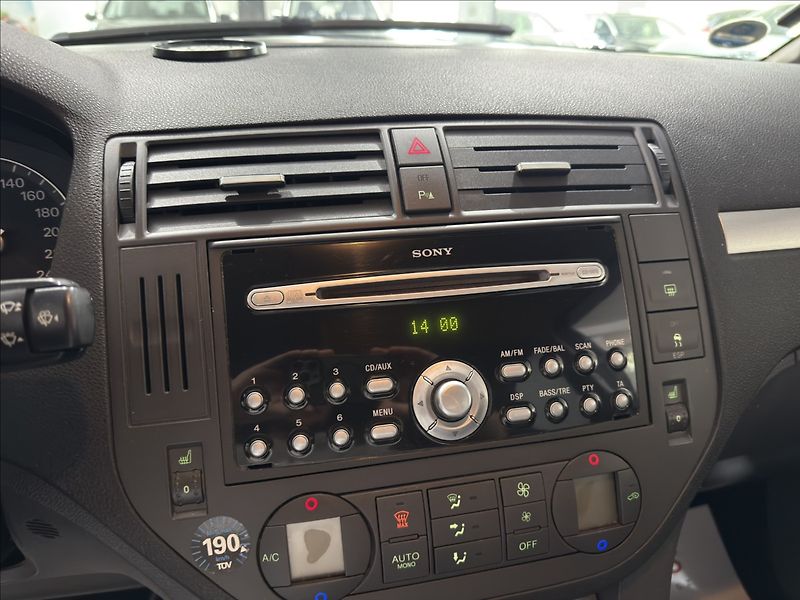Ford C-MAX 1,8   i TAŽNÉ SONY KLIMATIZACE - fotka 9 z 18