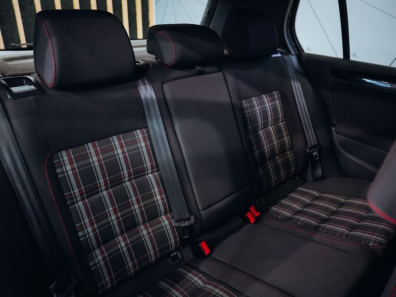 Volkswagen Golf GTI - fotka 25 z 27