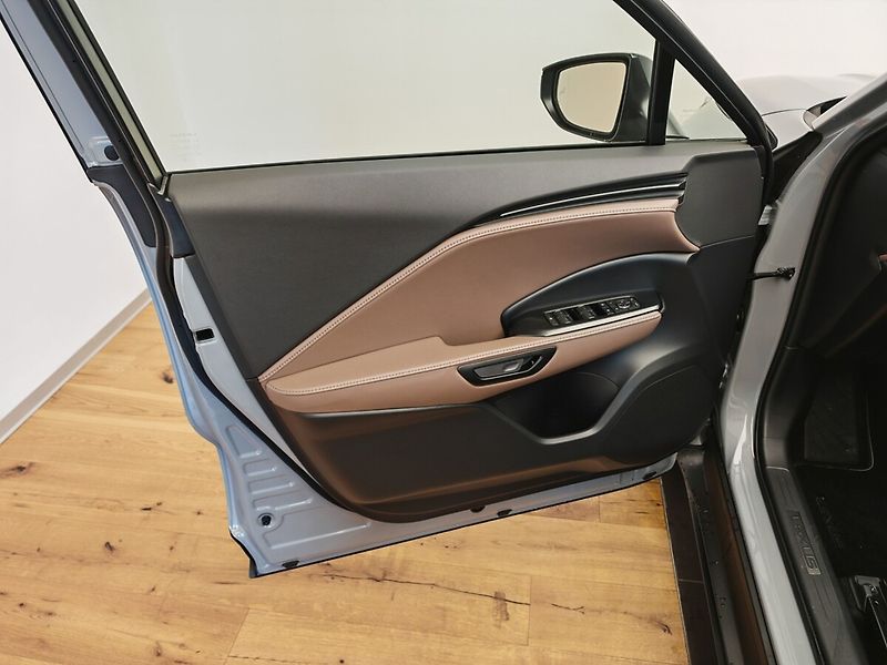 Lexus LBX ELEGANT TECH - fotka 28 z 39