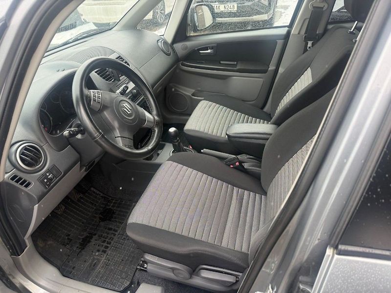 Suzuki SX4 1,6 4x2 - fotka 8 z 11