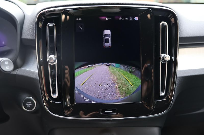 Volvo XC40 (2025) Plus, B3 Mild hybrid - fotka 14 z 19