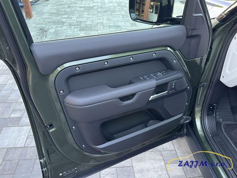 Land Rover Defender 110 HSE X-Dynamic D350 + fólie - fotka 35 z 52
