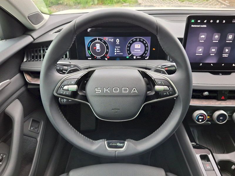 Škoda Superb (2025) Combi iV L&K DSG 1,5TSi 150kW - fotka 16 z 35