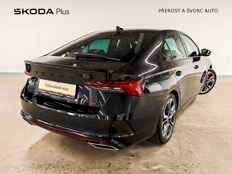 Škoda Octavia (2022) 2.0 TSI 180 kW DSG RS - fotka 2 z 32