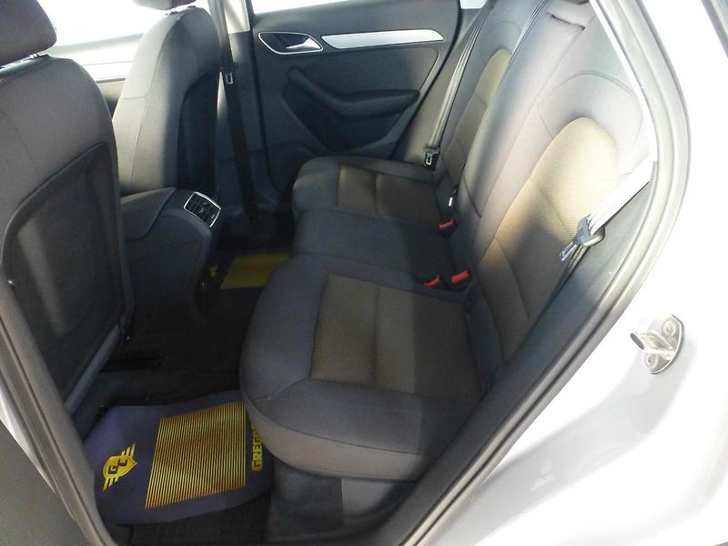 Audi Q3 (2012) 2,0TSI-125KW*NAVI**PARK.S**4X4 - fotka 13 z 23
