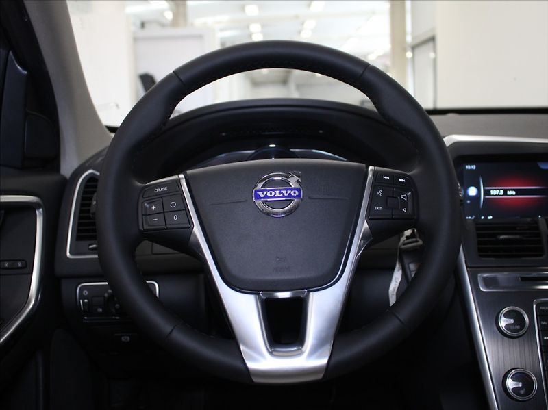 Volvo XC60 2,0 D4 AT Summum VÝPRODEJ! - fotka 9 z 22