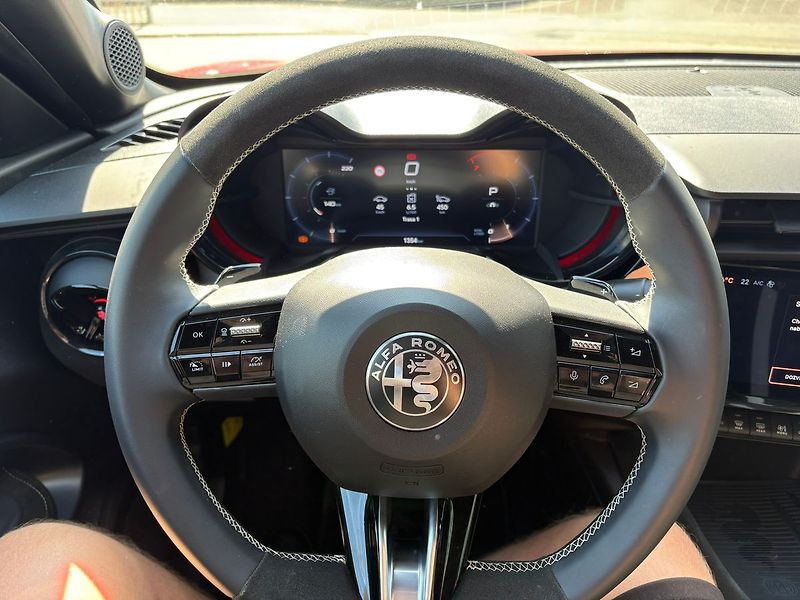 Alfa Romeo Junior Ibrida Sport Speciale 1.2 Turb - fotka 15 z 19