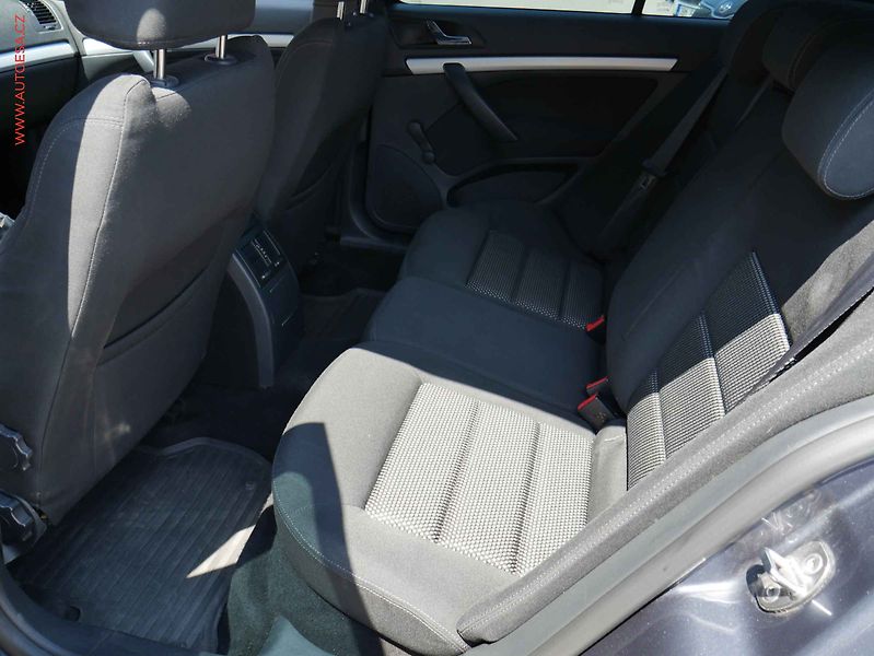 Škoda Octavia (2011) 1.2 TSi, ČR, Ambiente - fotka 10 z 16